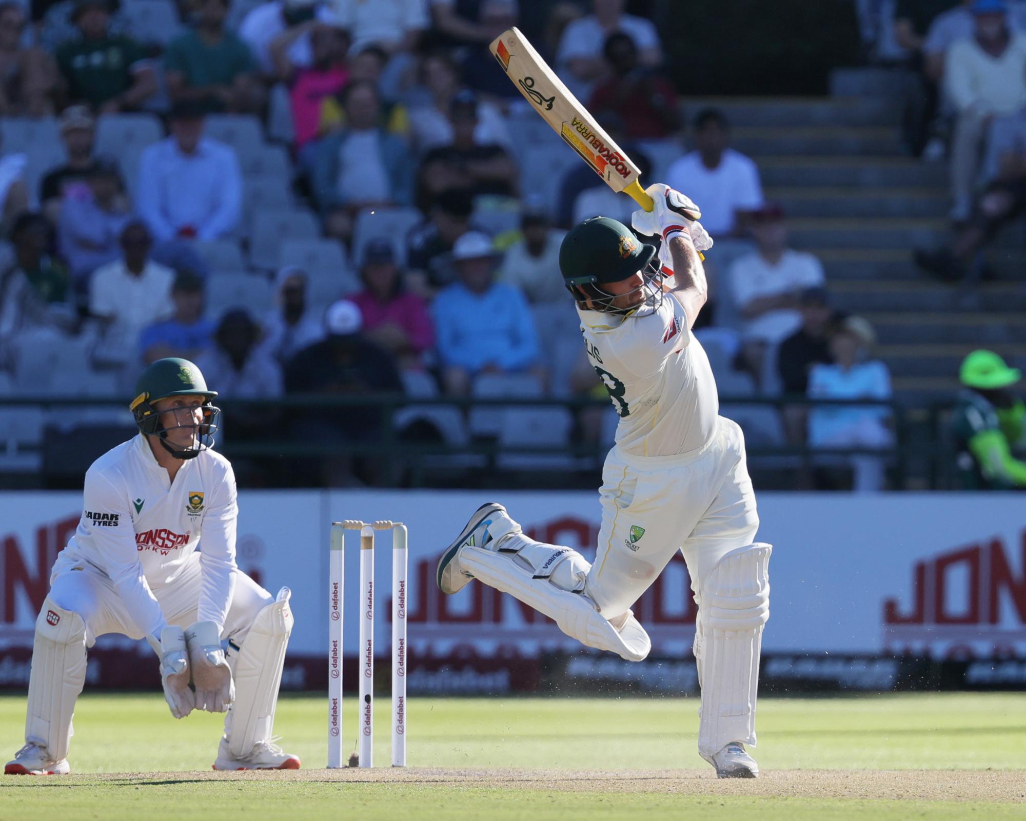 Carey and Inglis counterpunch to put Australia on top in South Africa