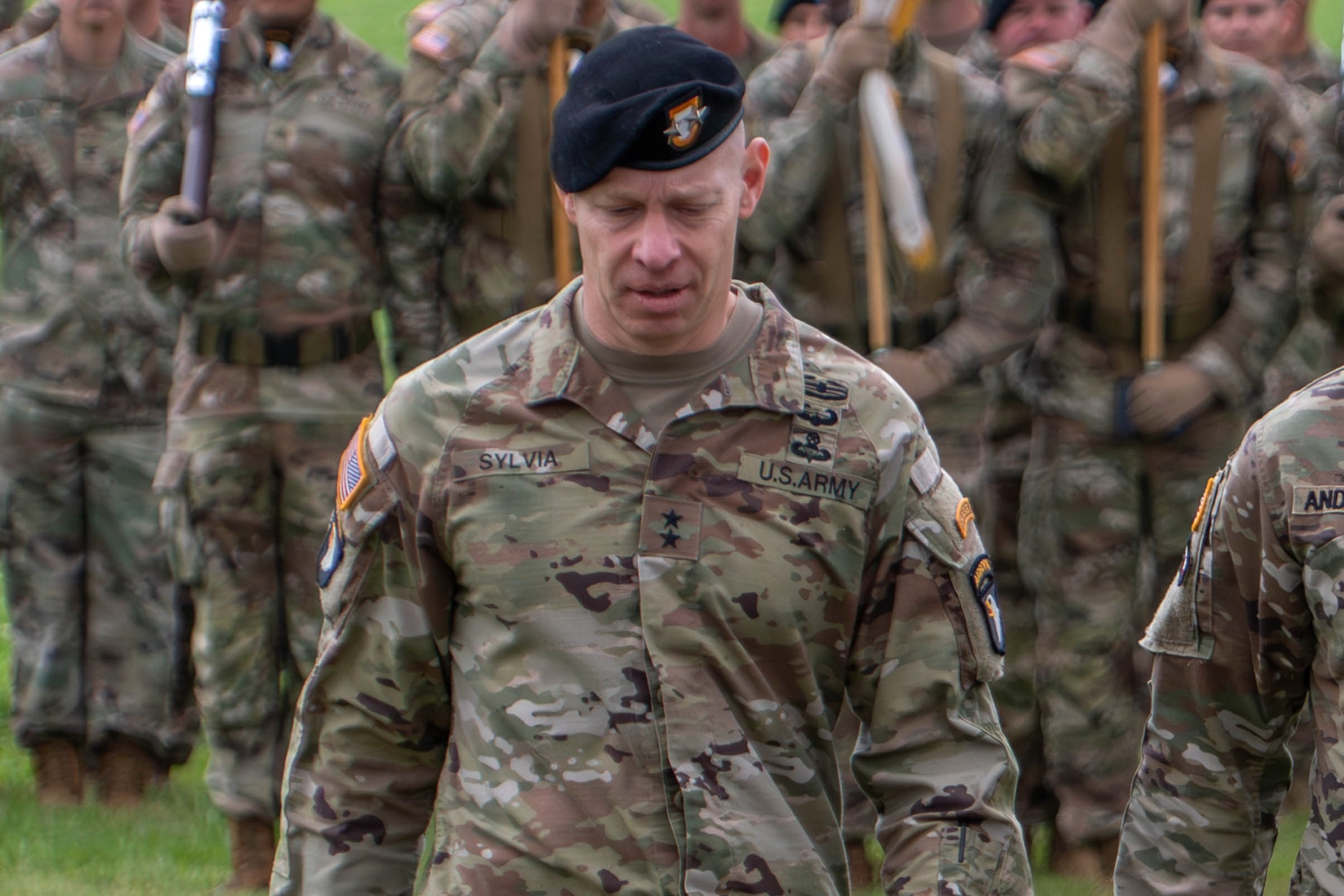 Two Bfb Design Top general pushed out at Pentagon's Joint Staff - AOL