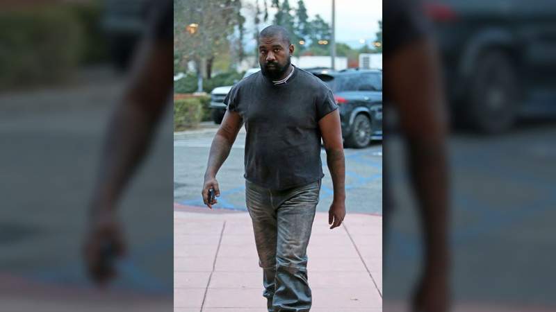 Western Reveolver Kim Kardashian’s biographer says ‘one of the policemen had a gun to Kim ...