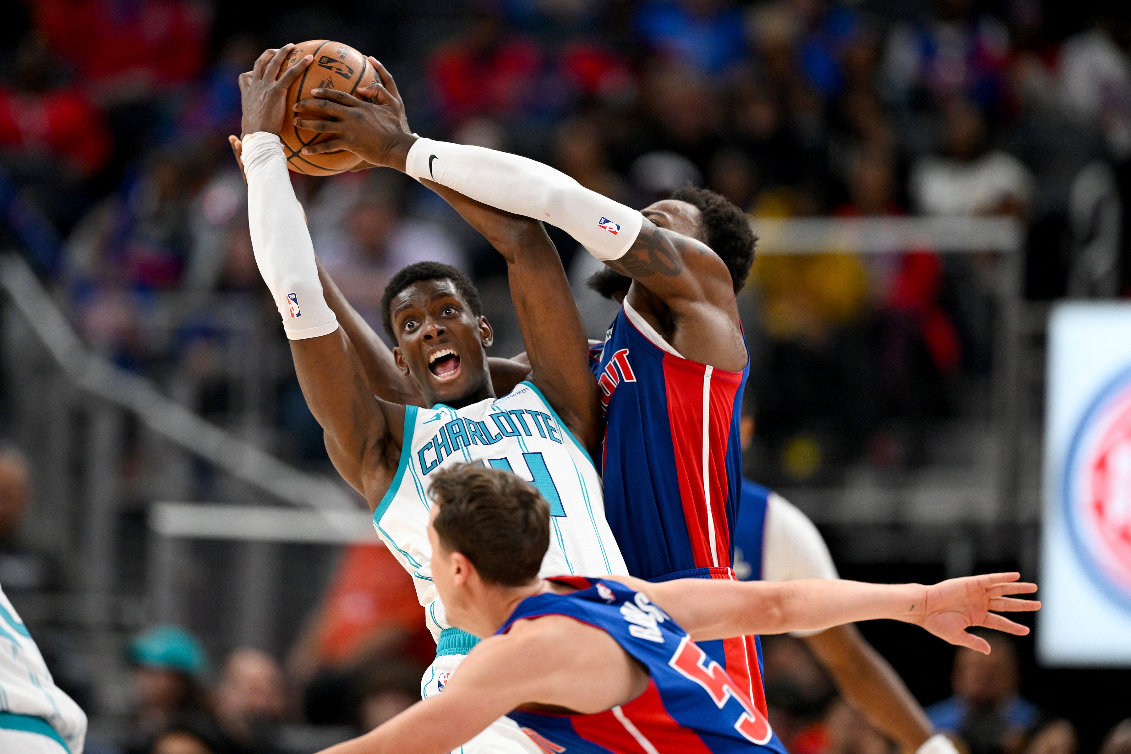 Oct 28, 2026; Detroit, Michigan, USA;  Charlotte Hornets forward Moussa Diabate (14) gets tied up by Detroit Pistons forward Paul Reed (7) for a jump ball in the second half at Little Caesars Arena.  Mandatory Credit: Lon Horwedel-Imagn Images
