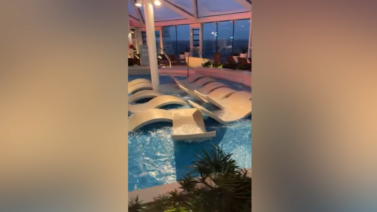  Rough surf, huge waves rock cruise ship sailing near Florida