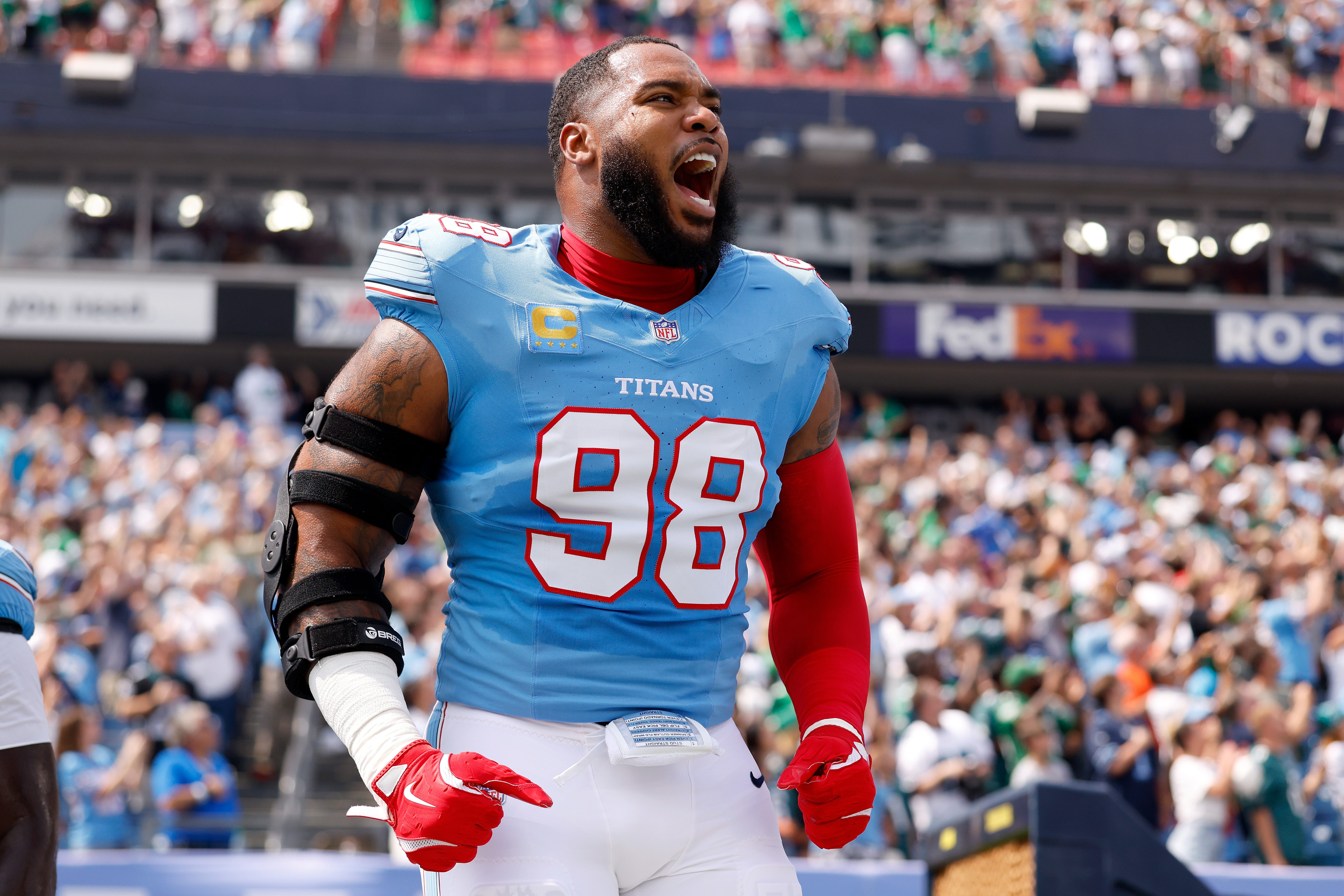 Luther Burden reacts to Bears trade for All-Pro Jeffery Simmons