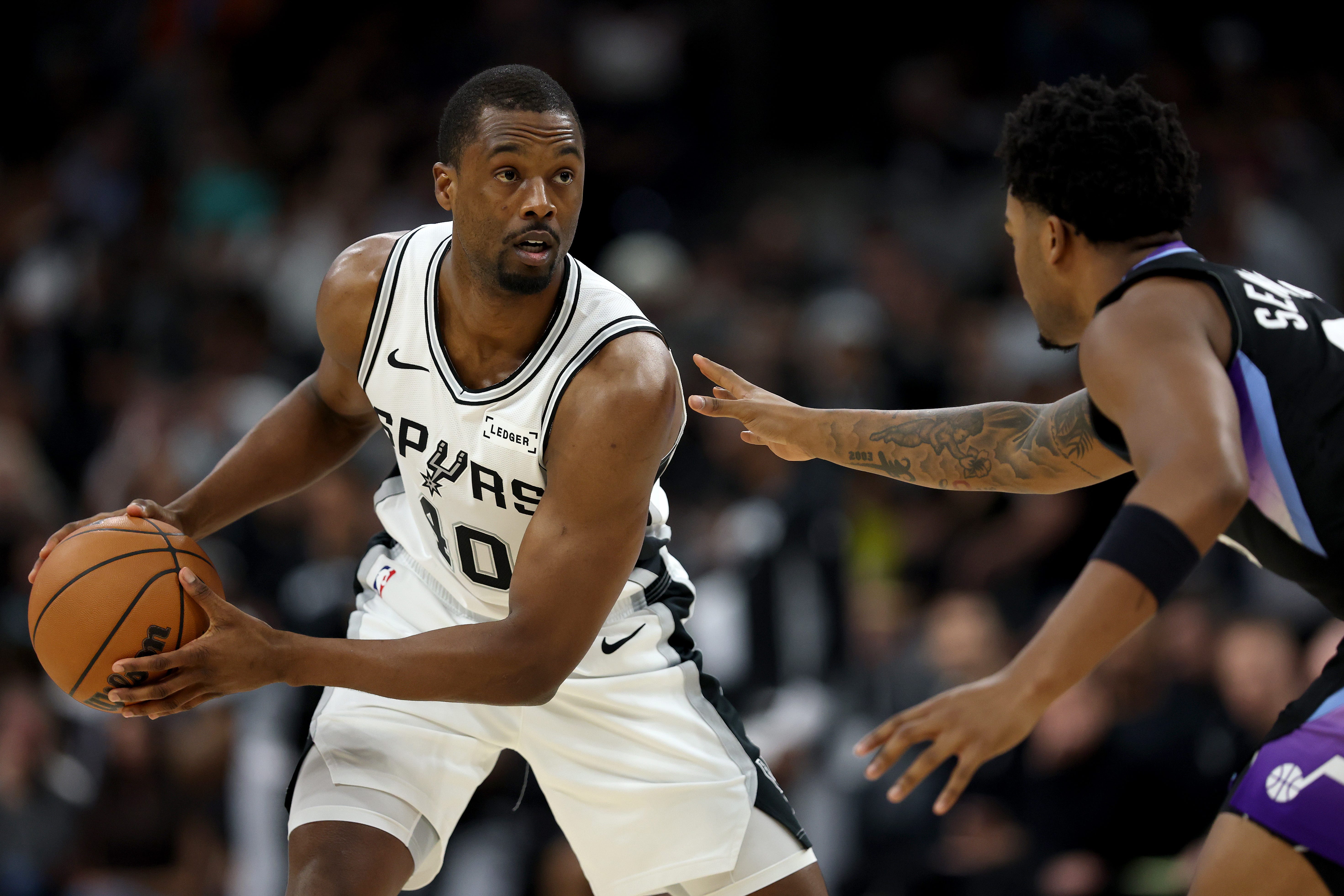 Harrison Barnes not spooked by Spurs' start, speaks on giving back with UNICEF