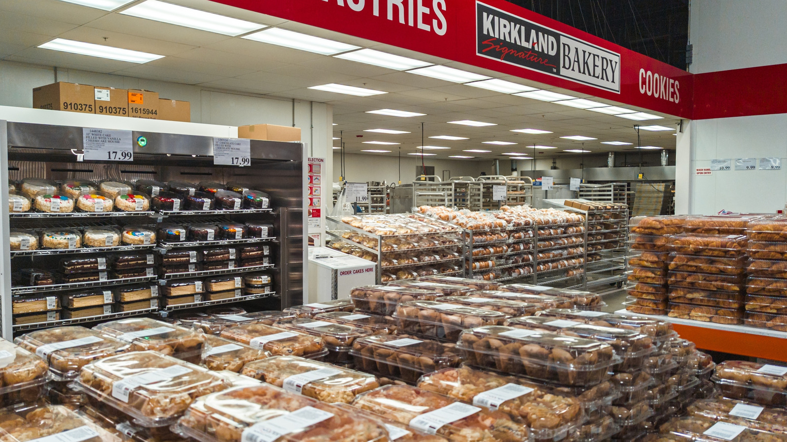 This New Costco Bakery Treat Gives Classic Chocolate Chip Cookies A Buttery Twis...
