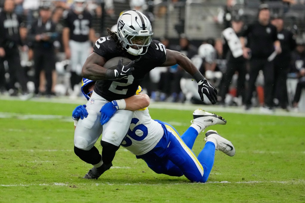 Raiders superstar running back calls out Jets’ toughness with eye ...