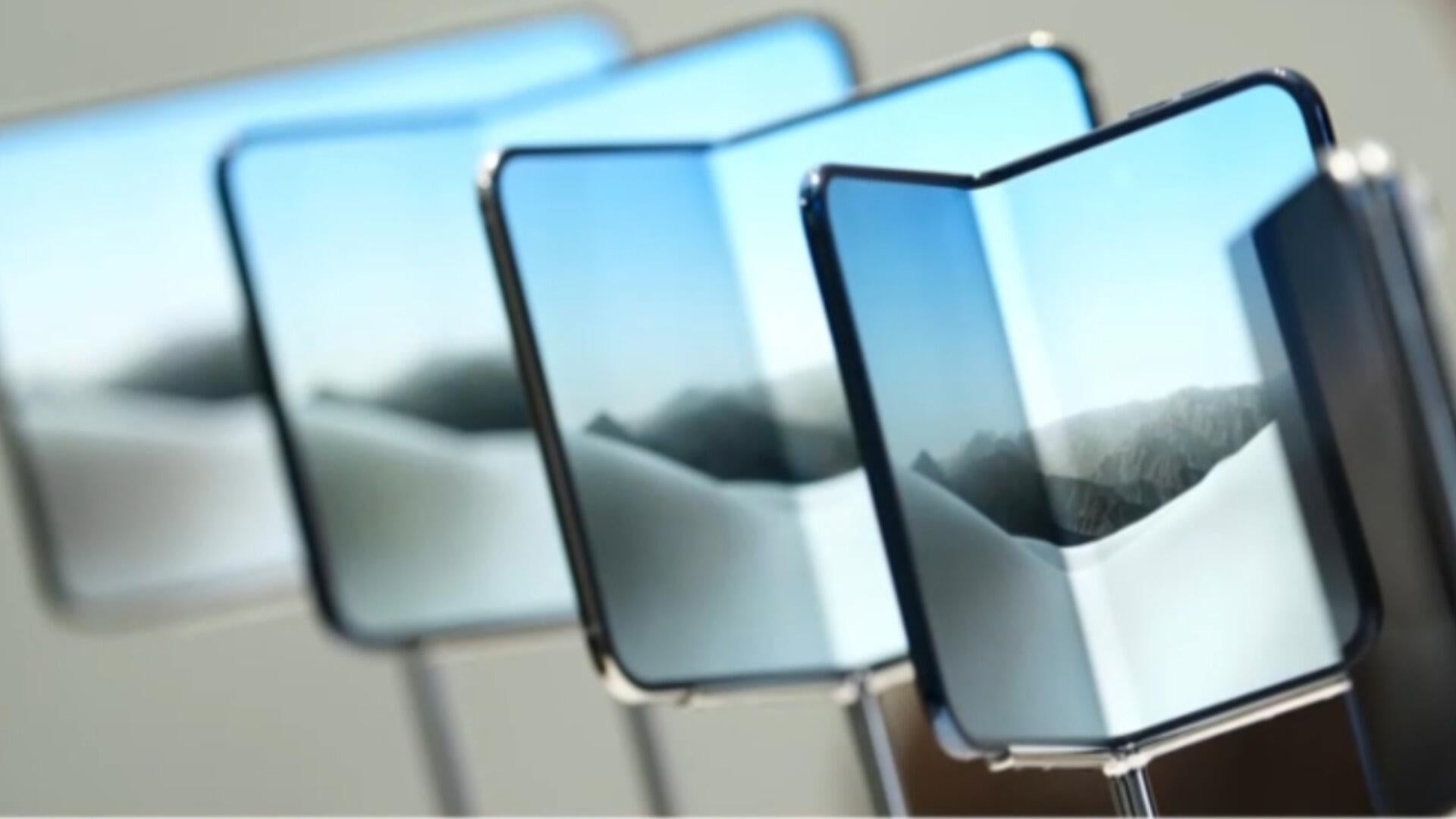 Apple's first foldable phone broke within hours, some owners say - AOL