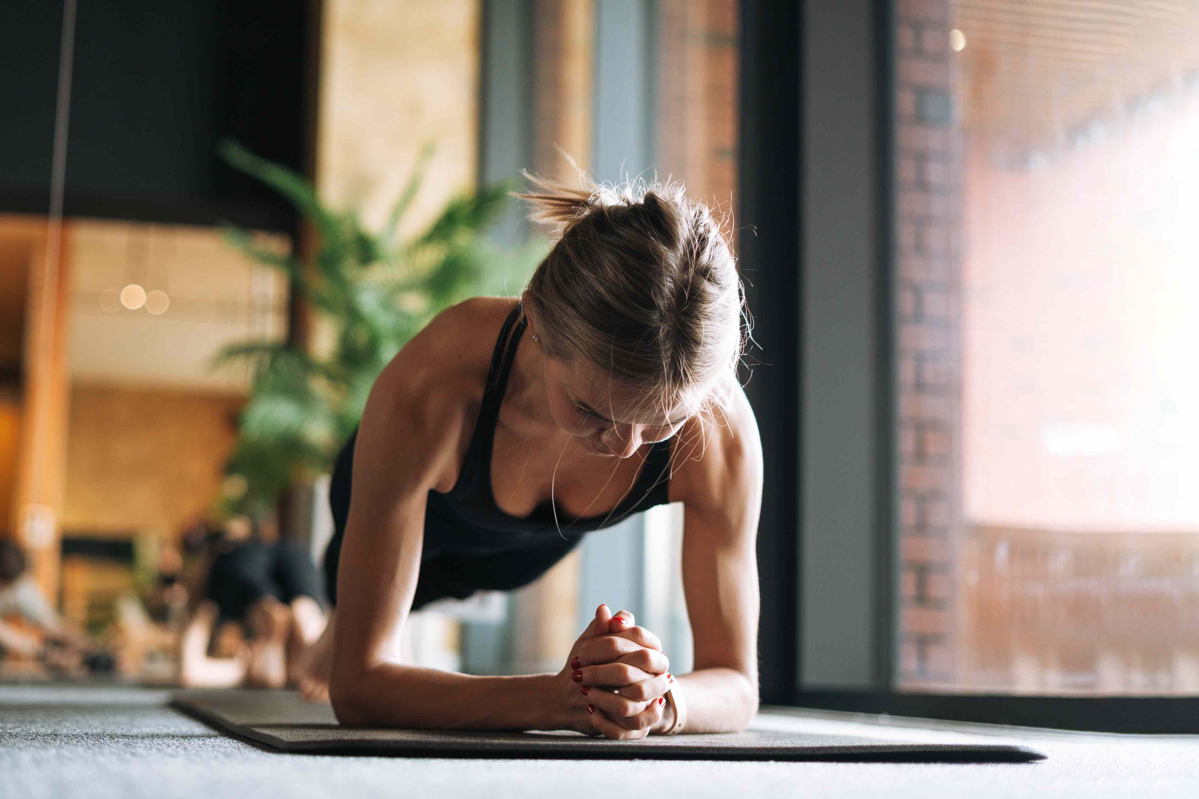 4 Exercises That Strengthen Your Core Better Than Planks - AOL