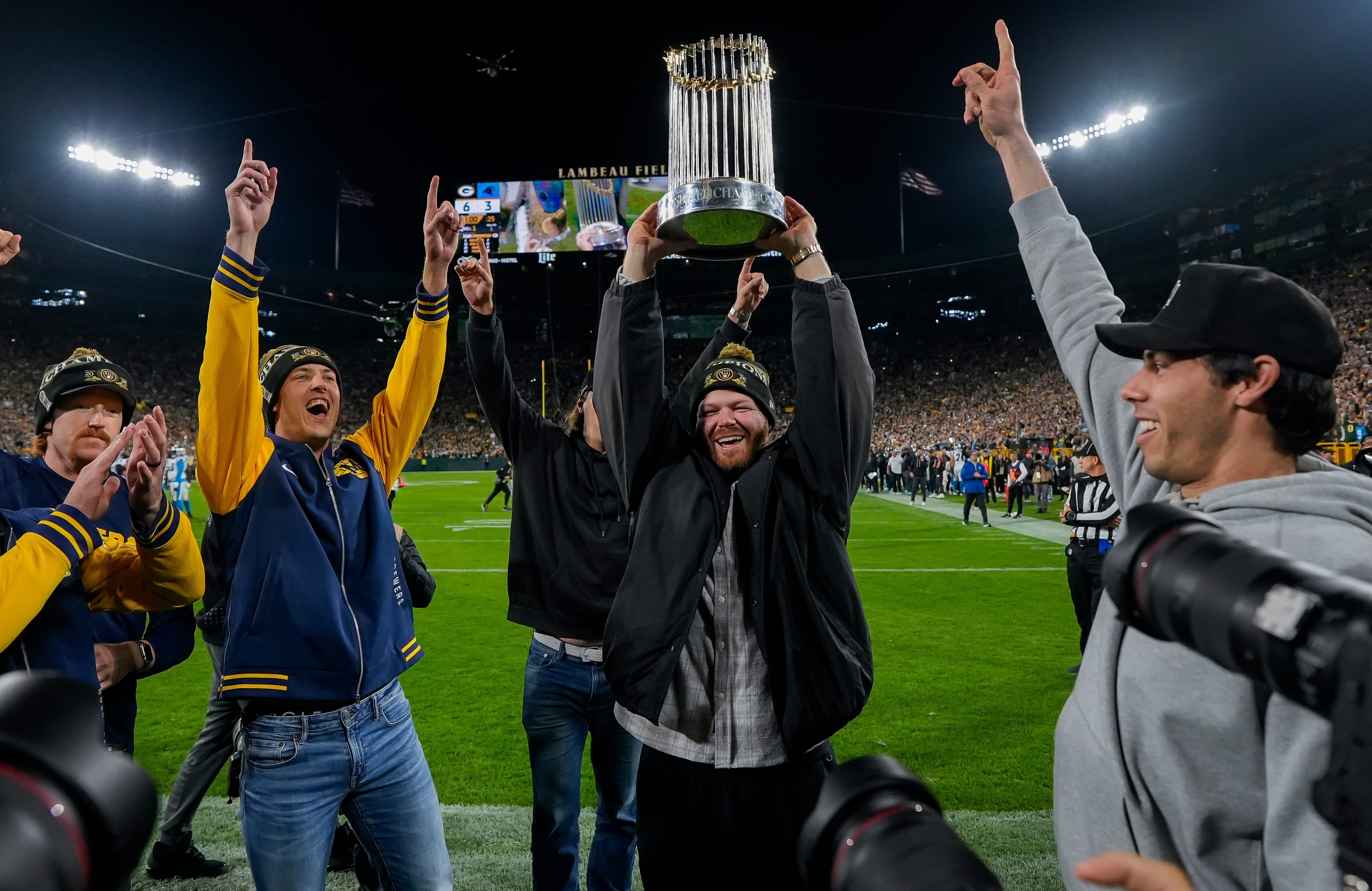 Packers welcome world champion Brewers to Lambeau Field on 'TNF'
