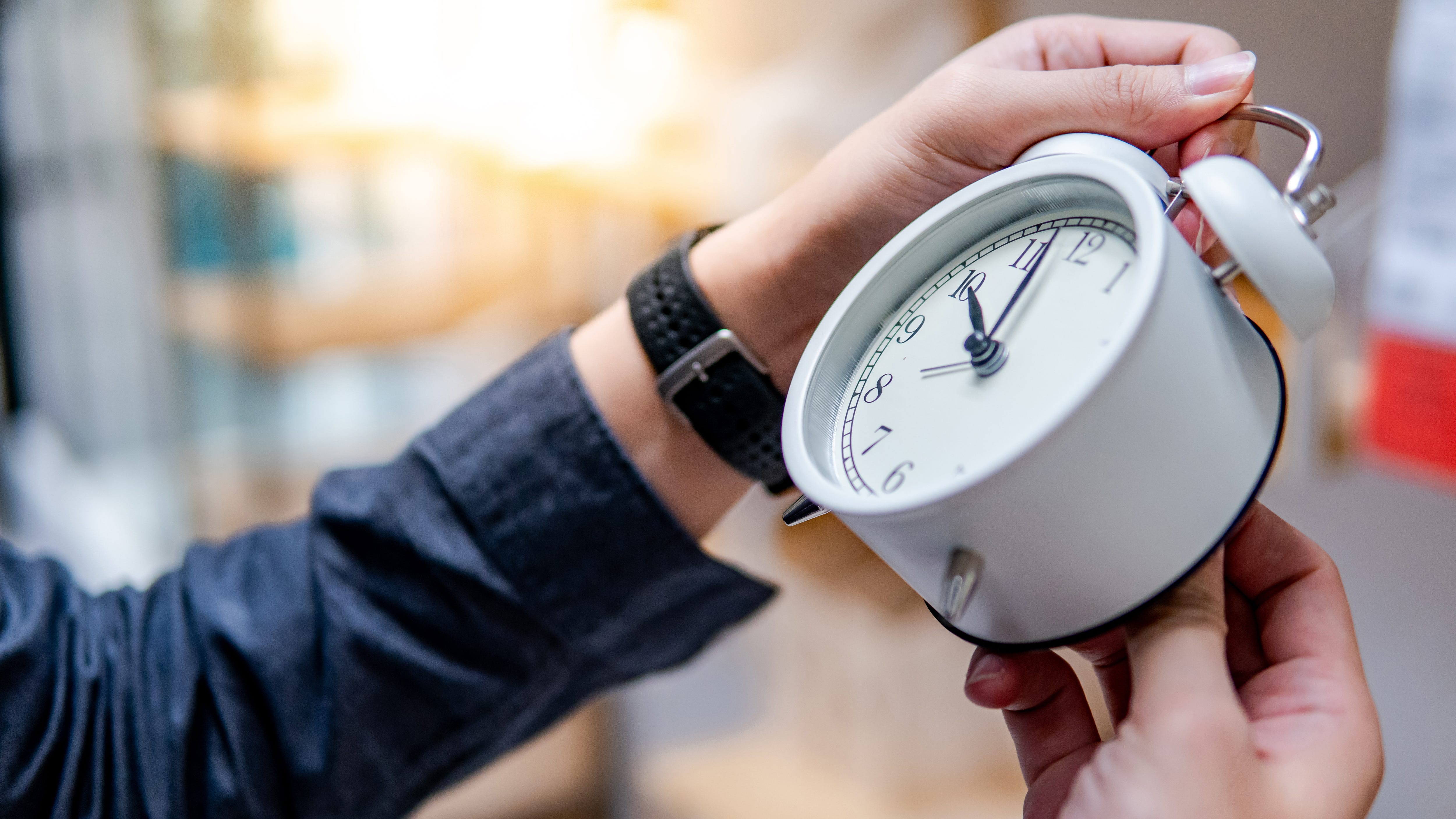What time does daylight saving time end this weekend? - AOL